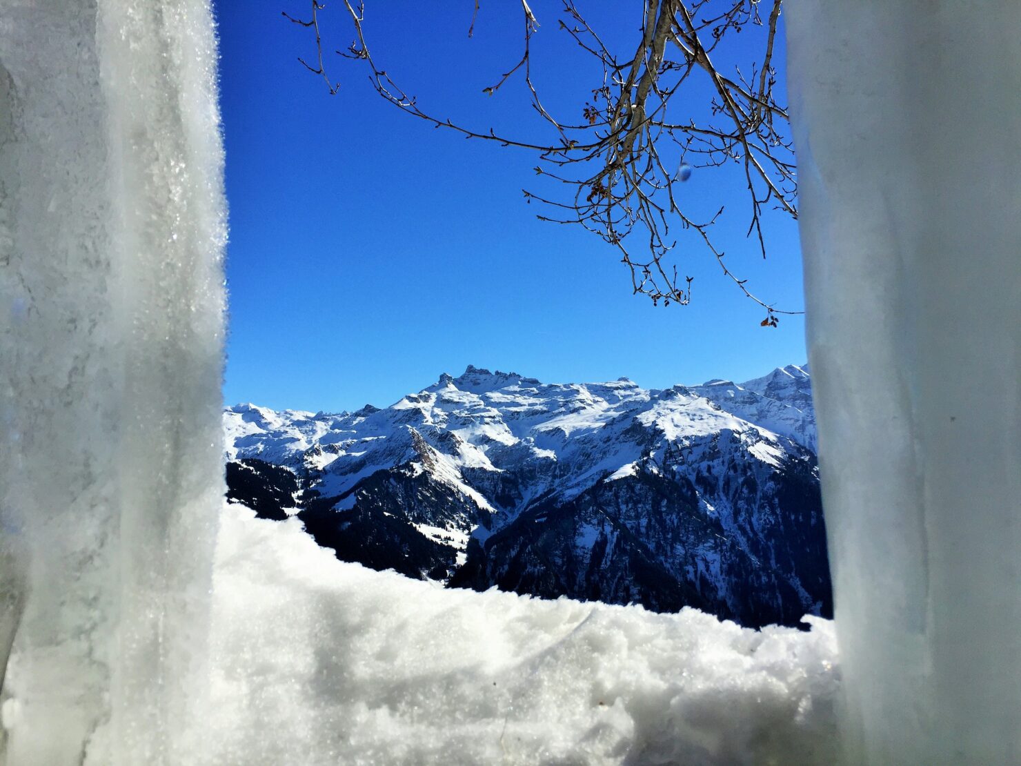 Panorama-Wanderung durch die Eisgalerie in Braunwald