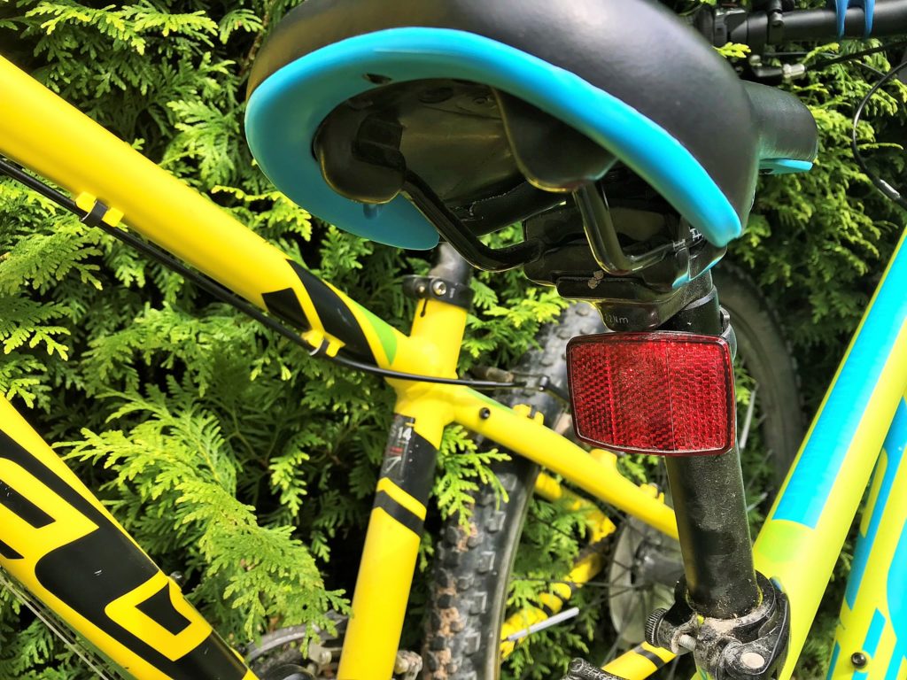 Kinder sichtbar und sicher auf dem Velo unterwegs auf dem Schulweg