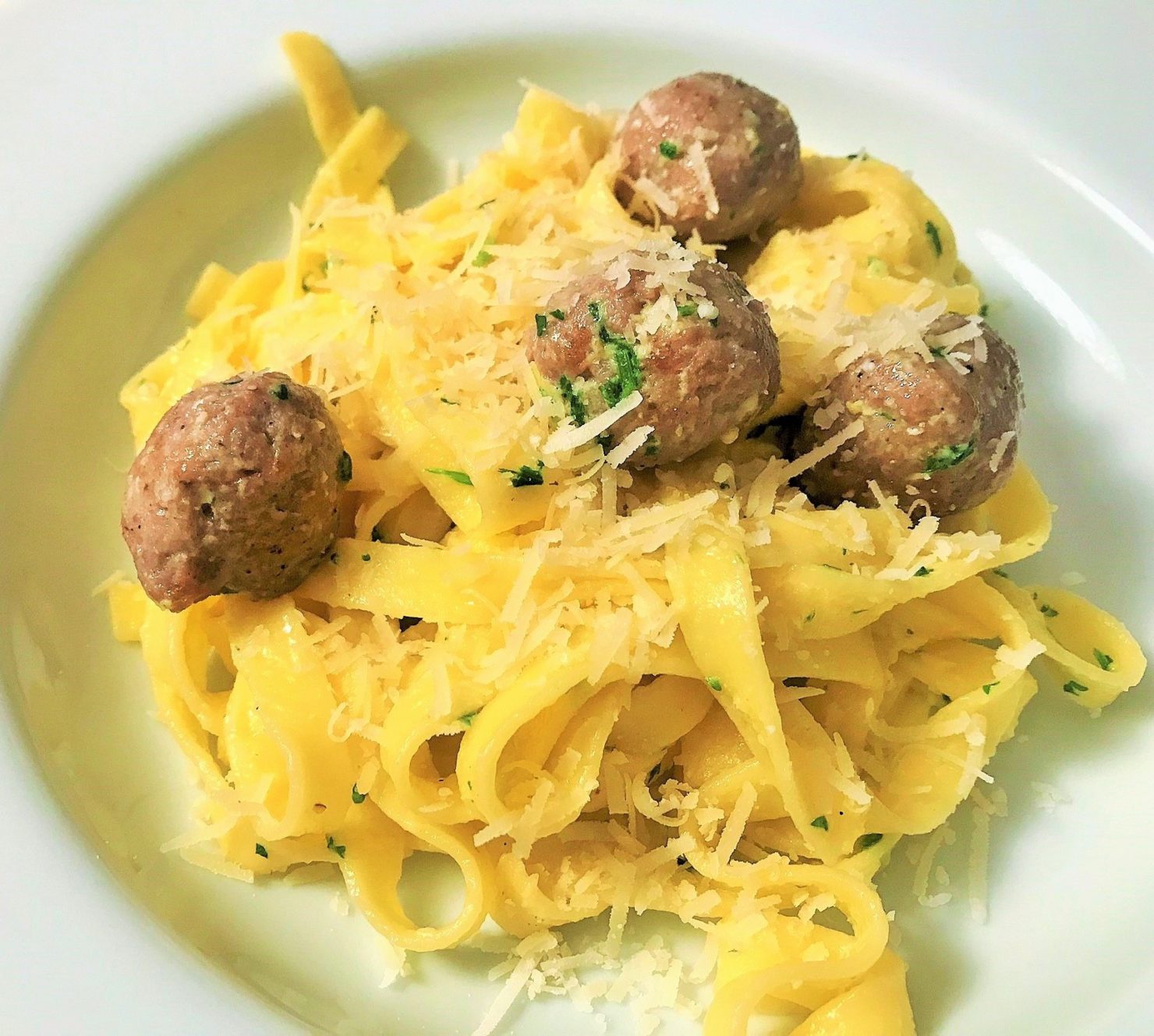 Einfach und blitzschnell gemacht: Bratwurst-Carbonara