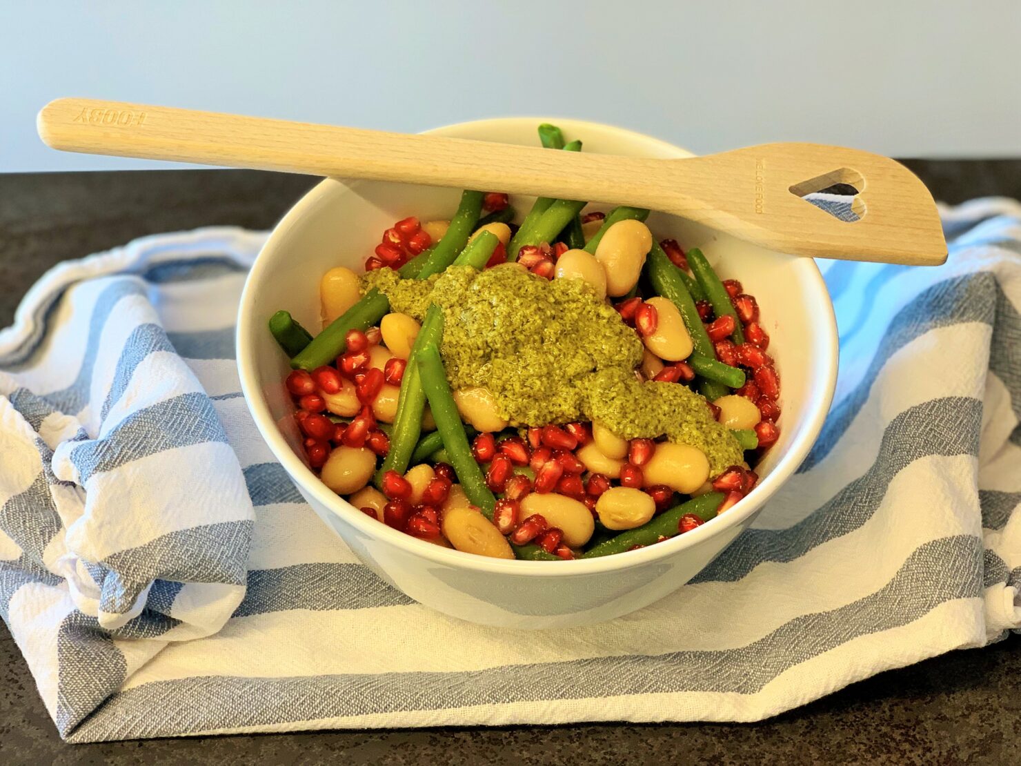 Grün-weisser Bohnensalat mit Granatapfelkernen und Pesto - Familienblog ...