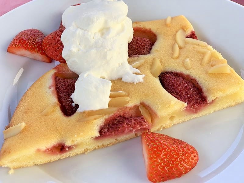Erdbeer-Blechkuchen - einfach und schnell gemacht - Familienblog DIE ...