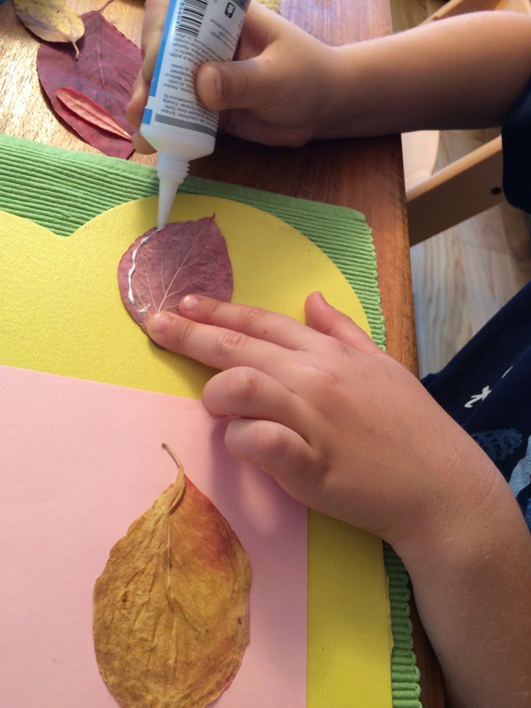 Herbstliches Kunstprojekt Fantasie-Tiere aus Blättern