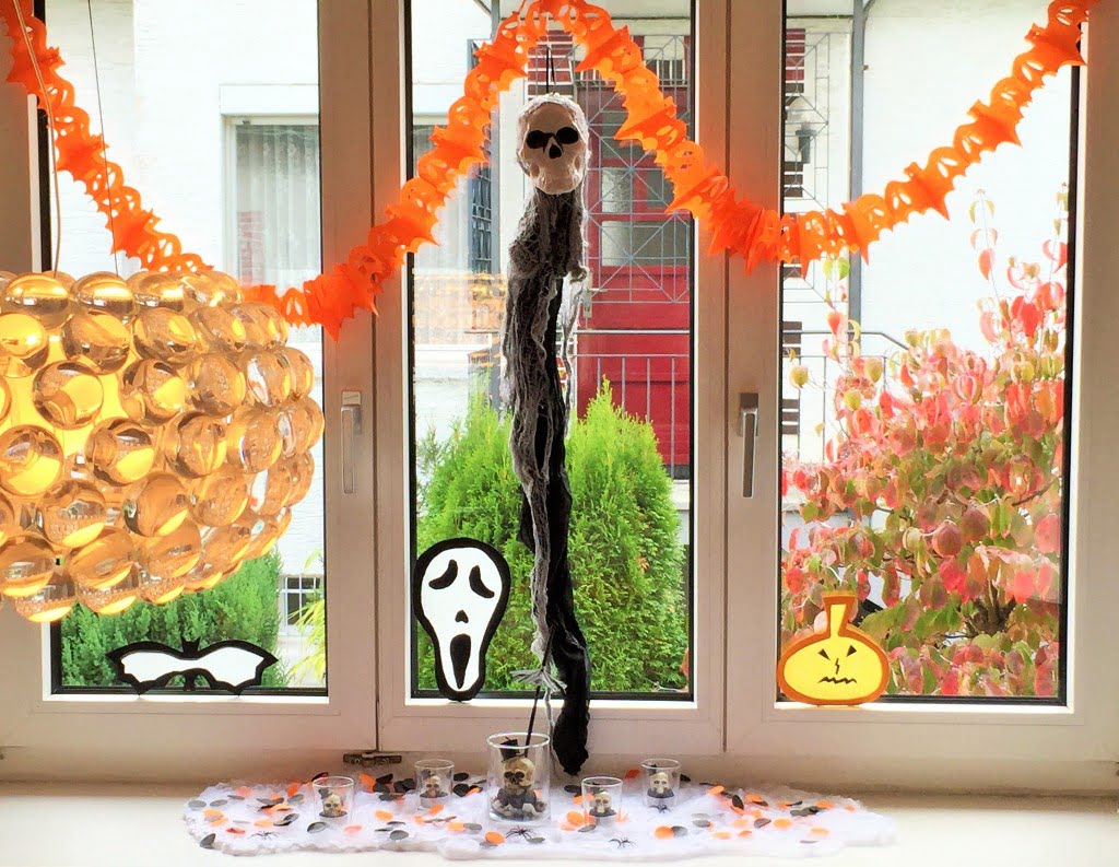 Trotz Grusel-Gadgets: Unser Halloween-Fenster ist fröhlich-bunt!