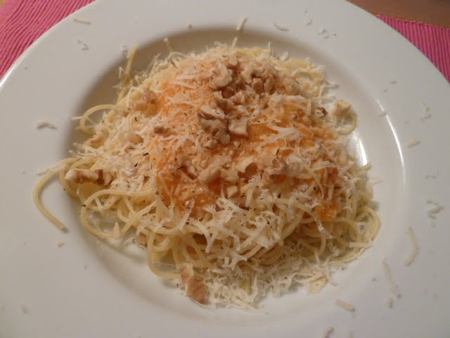 Spaghetti mit Karotten und Baumnüsse